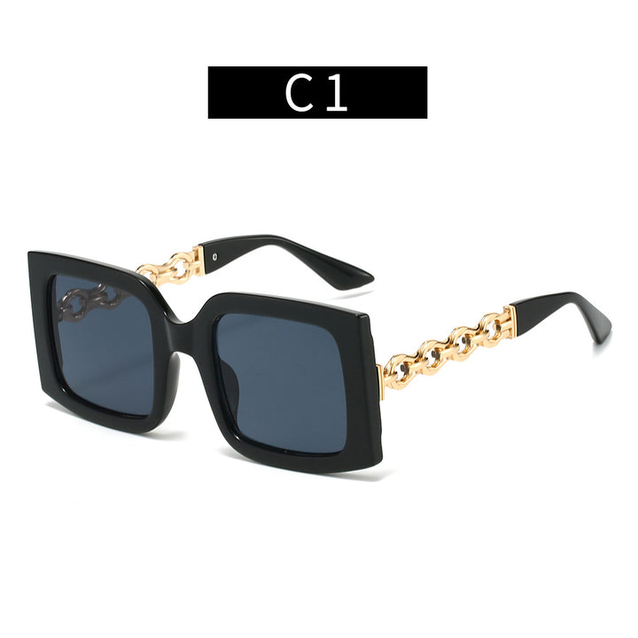 Ladies elegant sunglasses with luxurious chain details Bowlift