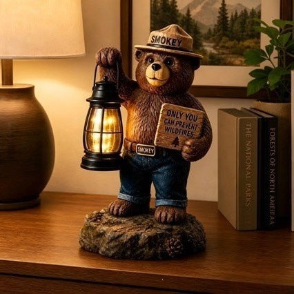 Decorative bear figurine with lantern Bowlift