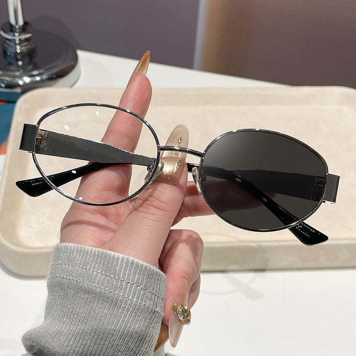 Women Vintage Sunglasses in Oval Design Bowlift
