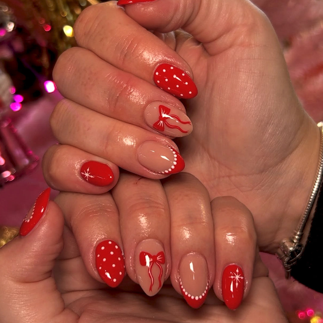Artificial nails with festive Christmas design Bowlift