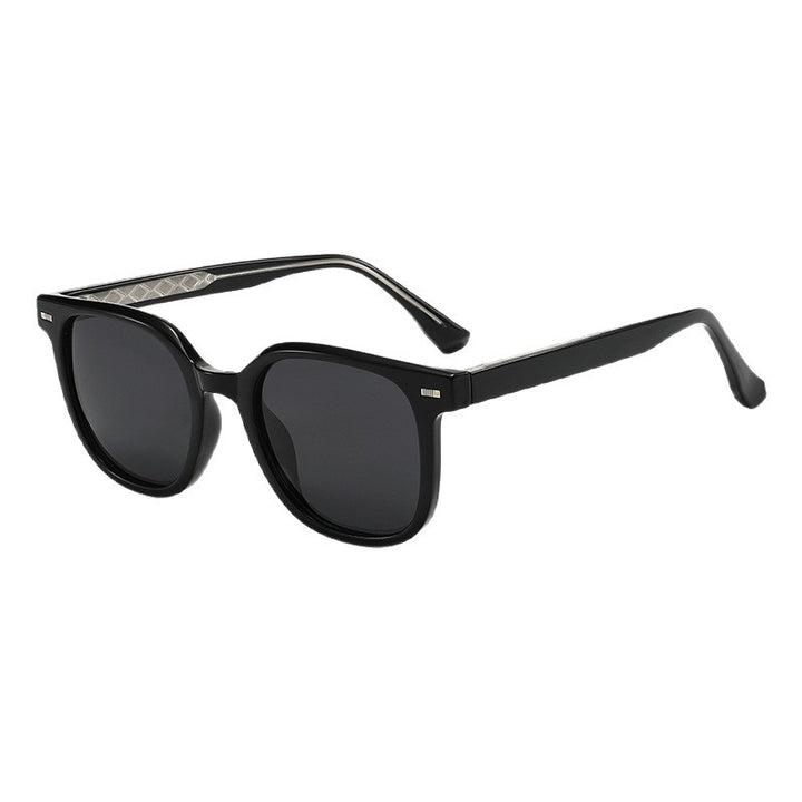 Ladies elegant sunglasses in contemporary style Bowlift