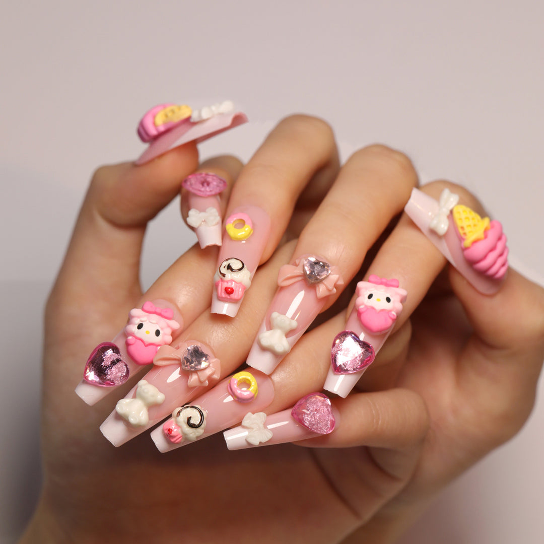 Artful nail extensions with 3D dessert motif Bowlift