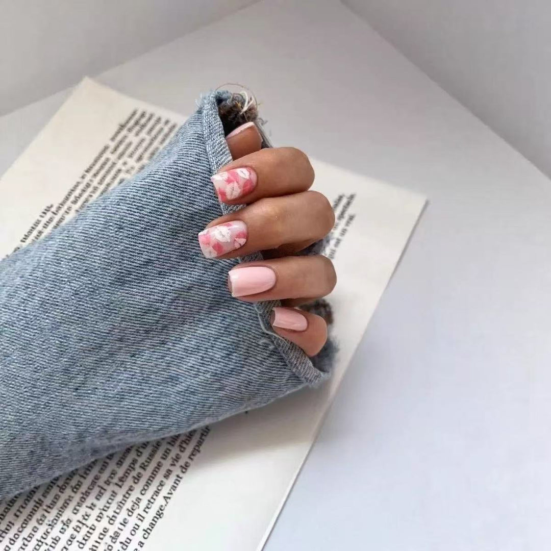 Artificial nail set with elegant flower design Bowlift