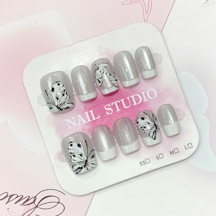 Artfully designed artificial nails Bowlift