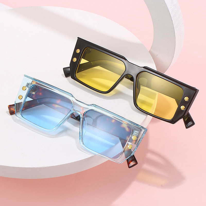 Women's fashionable clear glasses with golden accents Bowlift