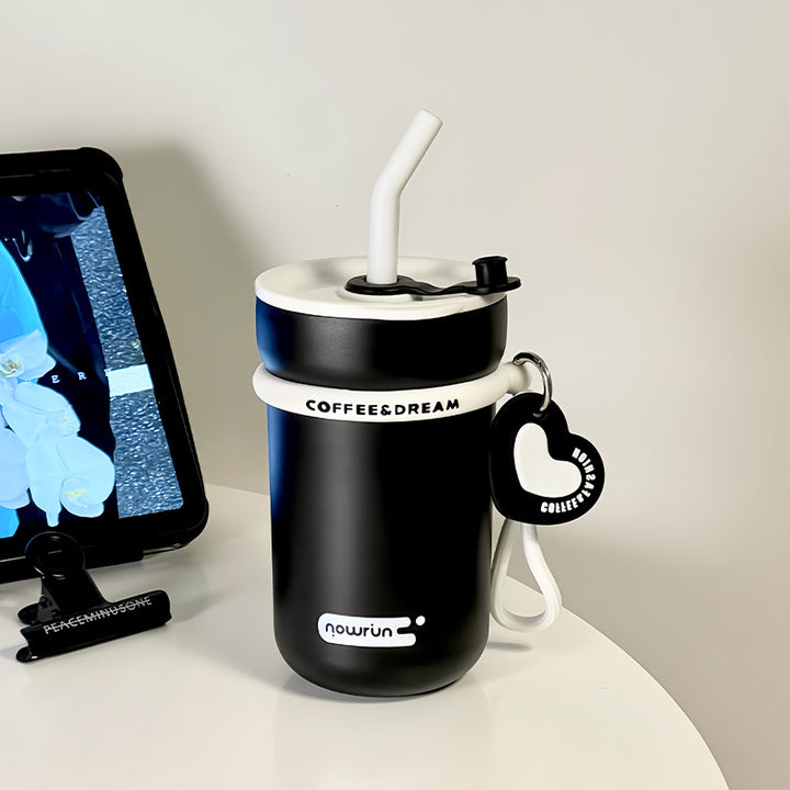 Women's thermos cup with integrated straw and practical spill protection Bowlift