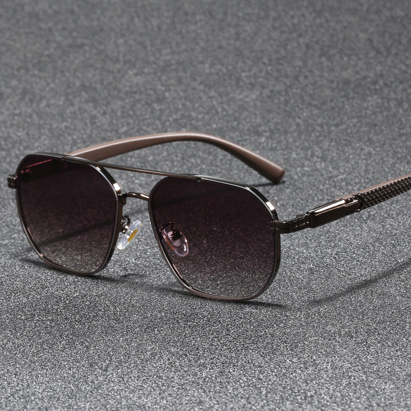 Women’s fashionable sunglasses with stylish accents Bowlift