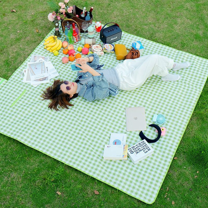 Picnic Blanket Bowlift