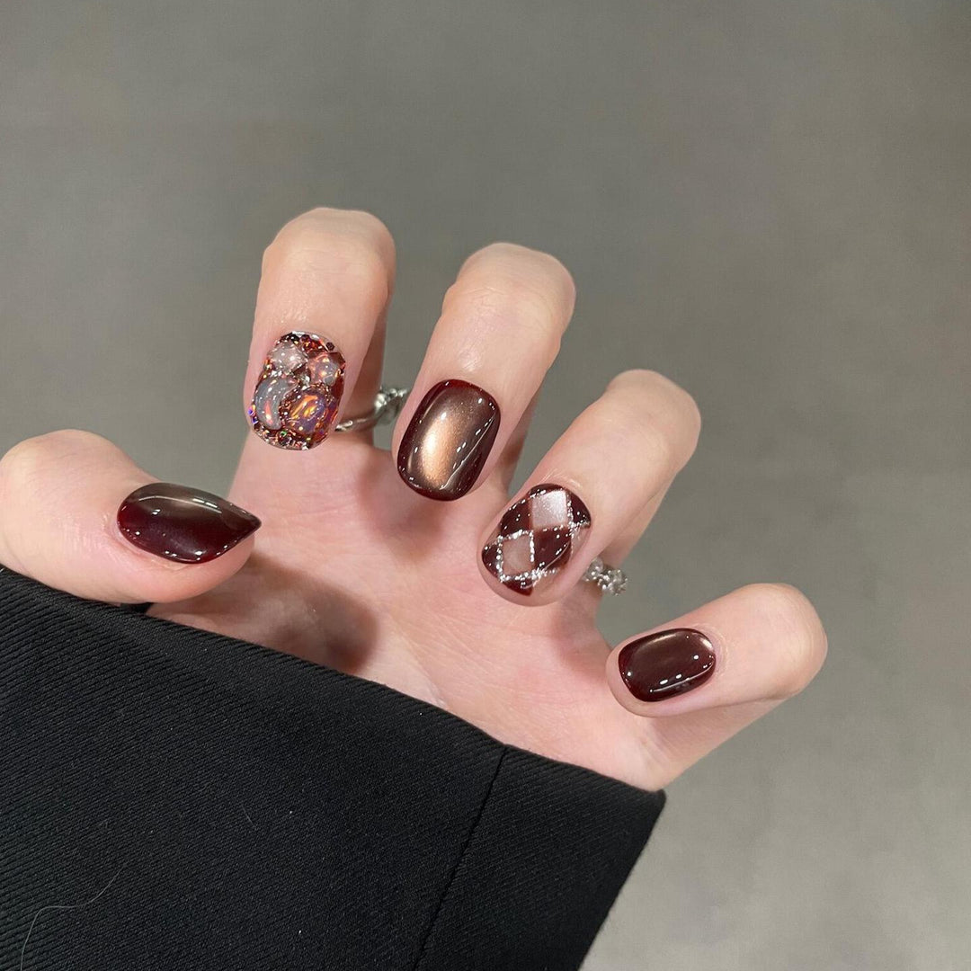 Artificial nails with creative rhinestone design Bowlift
