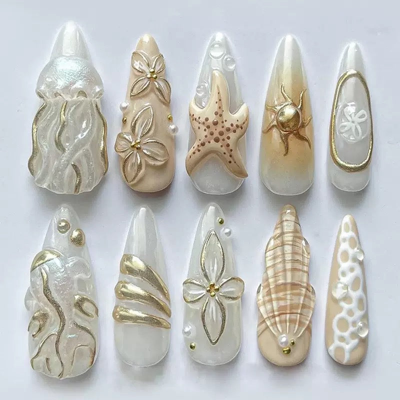 Elegant artificial nails with maritime motifs Bowlift