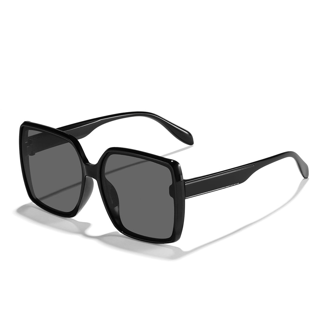 Women's oversized sunglasses with modern square frame and protective lenses Bowlift