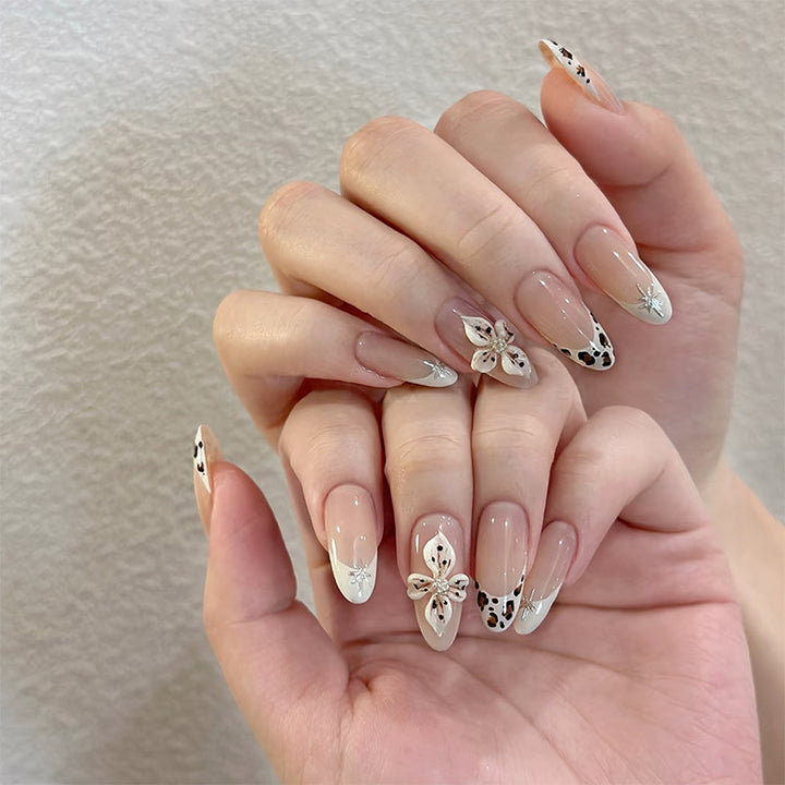 Artful nail set with floral accents Bowlift