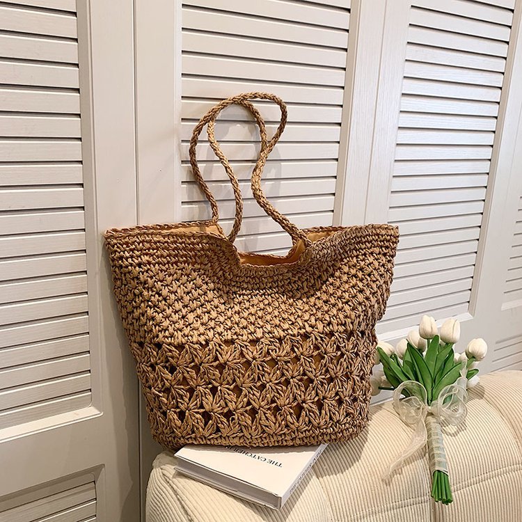 Elegant and Woven Beach Bag Bowlift