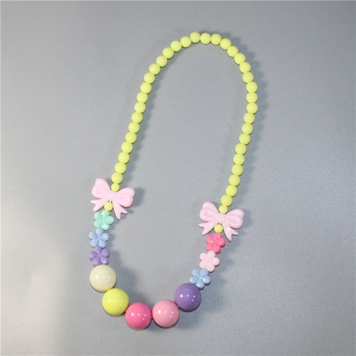 Colorful pearl necklace with floral elements Bowlift