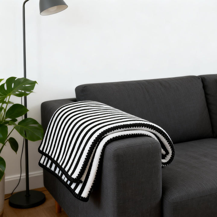 Ladies warms comfortable fleece blanket with elegant stripe structure Bowlift