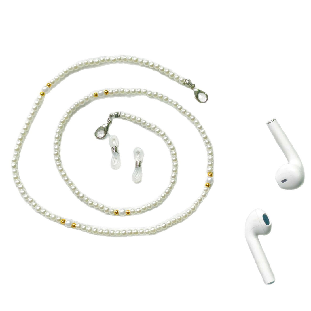 Fashionable pearl necklace with golden accent Bowlift