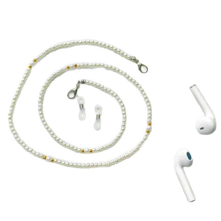 Fashionable pearl necklace with golden accent Bowlift