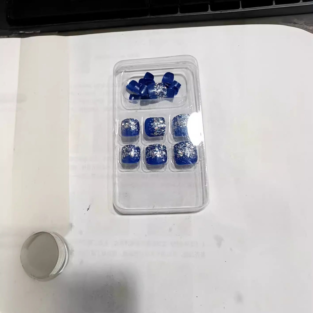 Glitter Accent Press-On Nail Set Bowlift