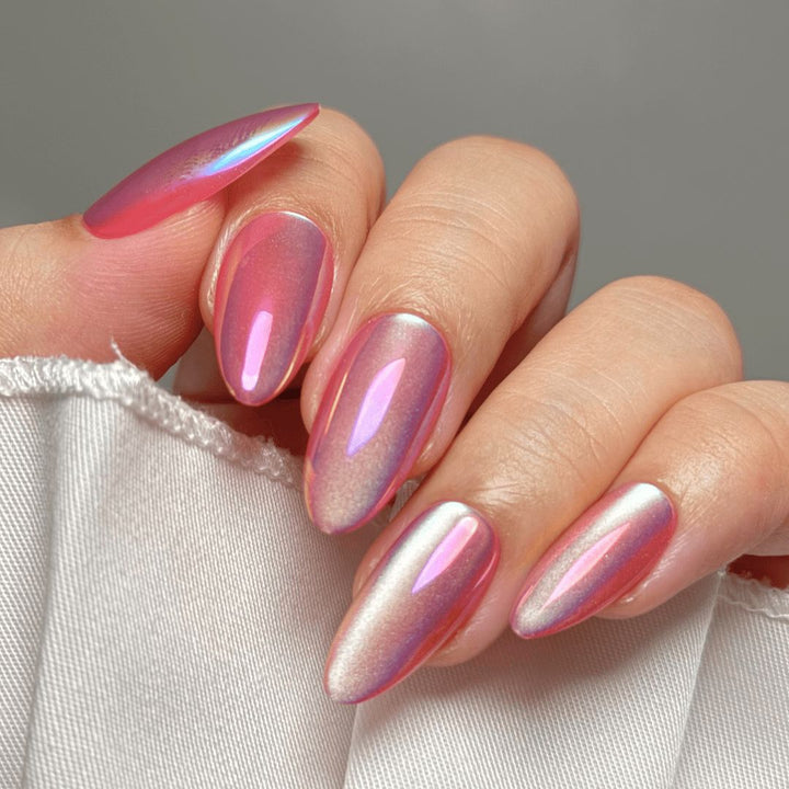 Artificial nails with holographic effect and elegant finish Bowlift