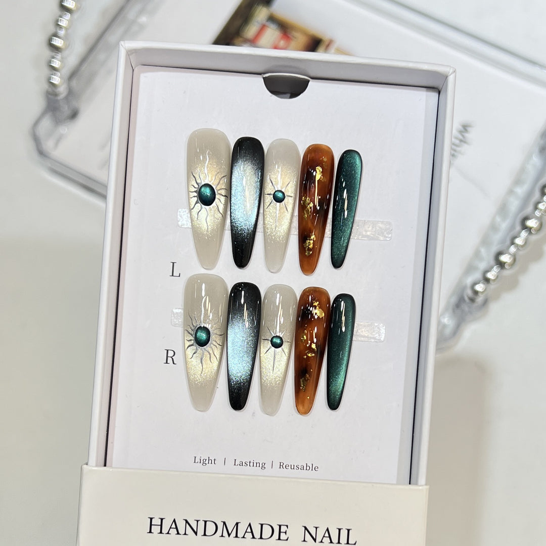 Extravagant Press-On Nail Art Set with Cosmic Theme Bowlift