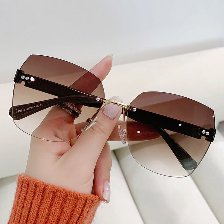 Women's Fashion Tortoiseshell Sunglasses with Golden Accents Bowlift