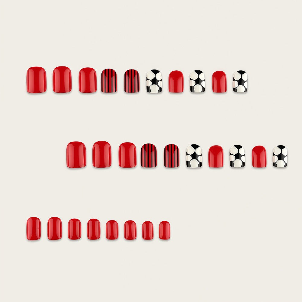 Convincing artificial nails with football motif Bowlift
