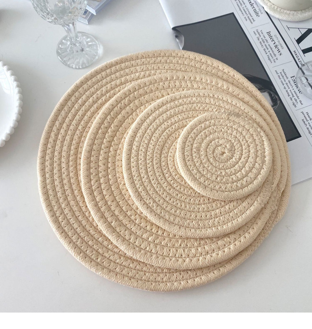 Ladies round placemats made of high-quality natural material Bowlift