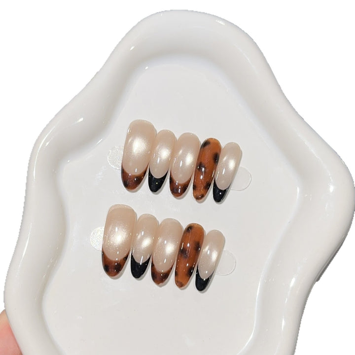 Exclusive art nail tips with elegant color gradient Bowlift