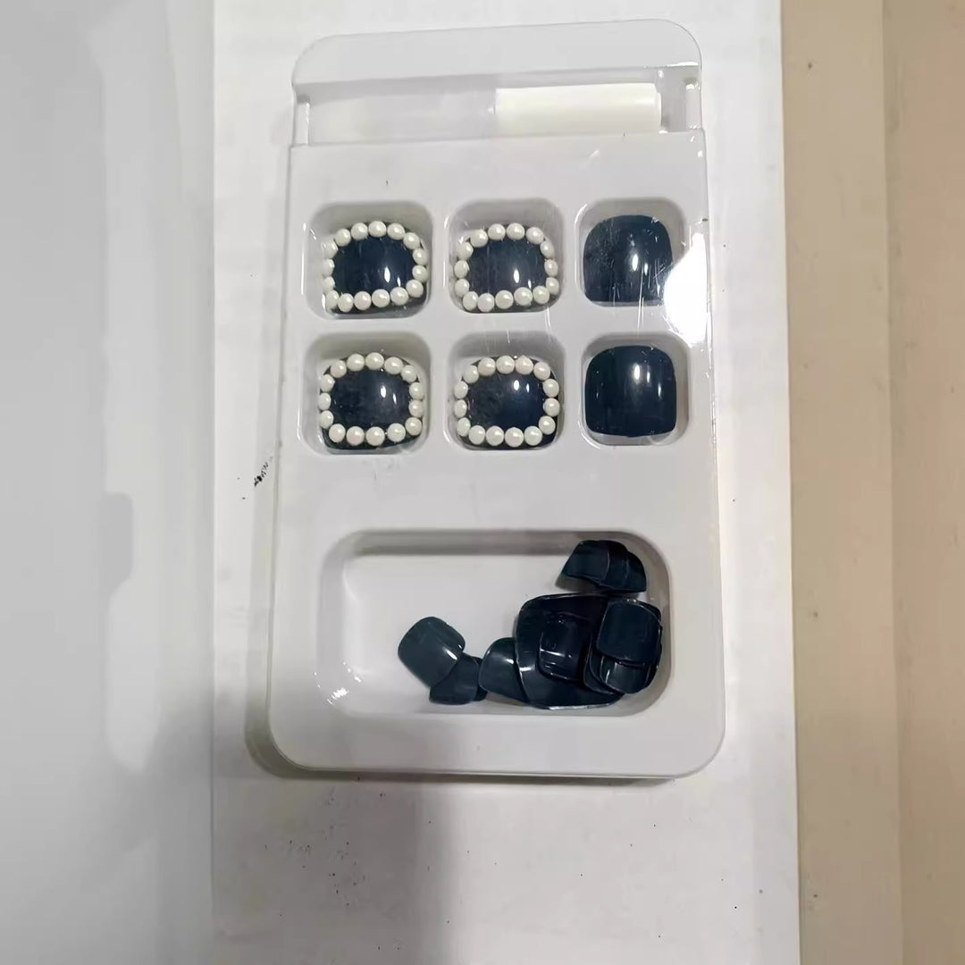Decorative Press-On Nail Set with Pearl Accents Bowlift