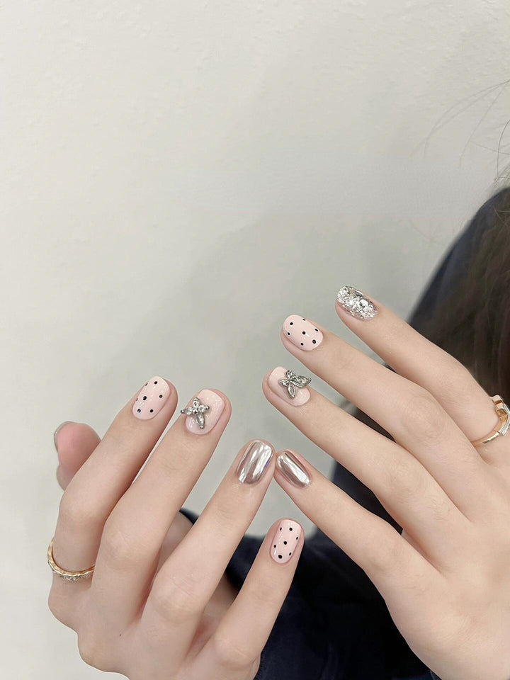 Artificial nails with playful design and glitter accents Bowlift