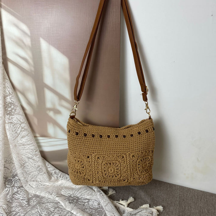 Fashionable crossbody bag with embroidery Bowlift