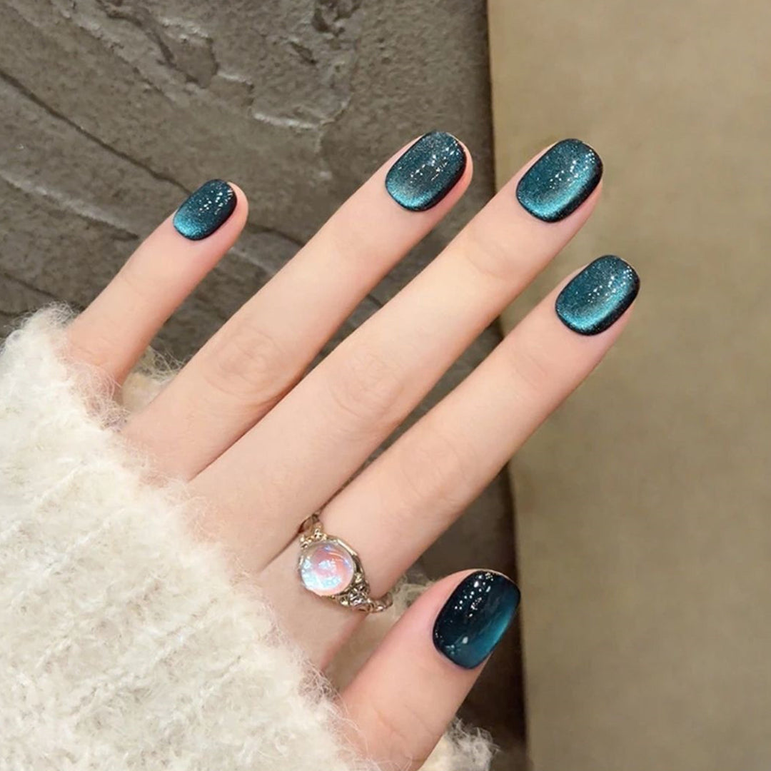 Glamorous Metallic Press-On Nails Bowlift
