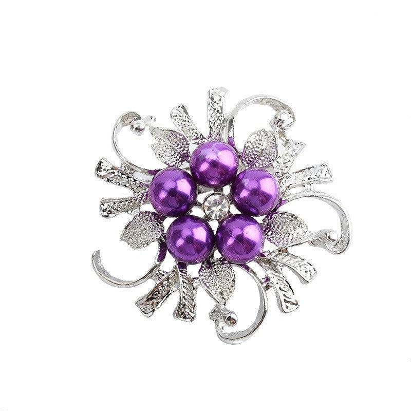 Glamorous brooch with pearl set Bowlift