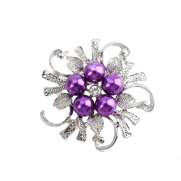Glamorous brooch with pearl set Bowlift