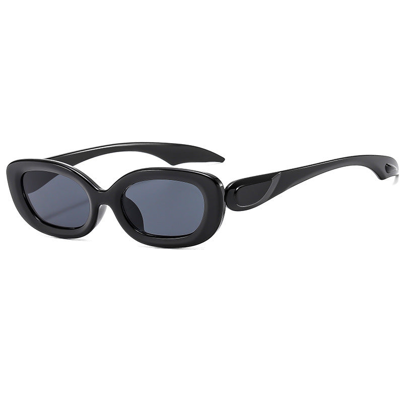 Ladies modern sunglasses in striking retro style Bowlift