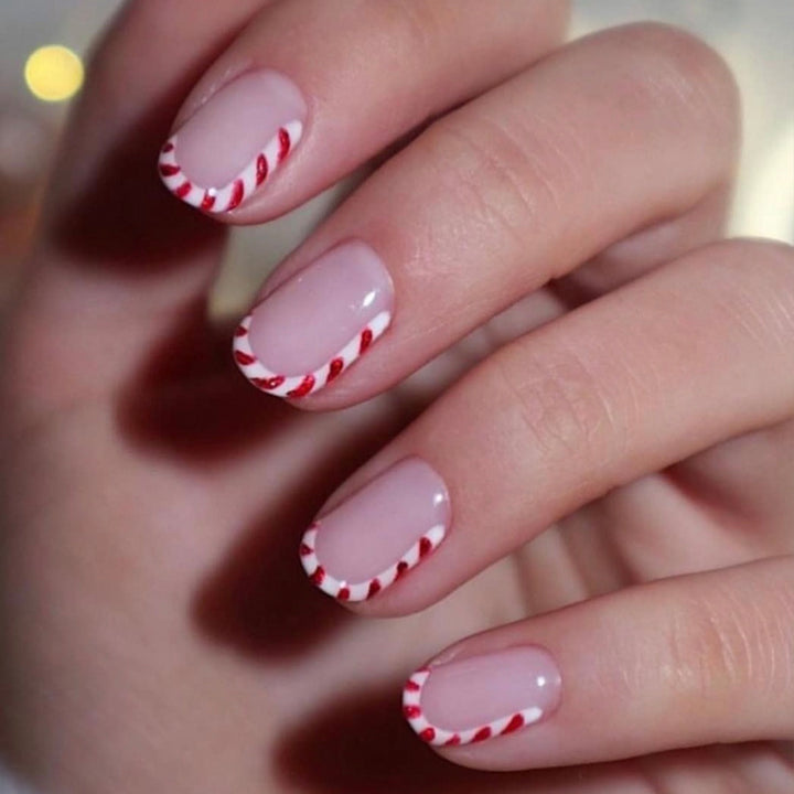 Artificial nail set with elegant pointed accents Bowlift