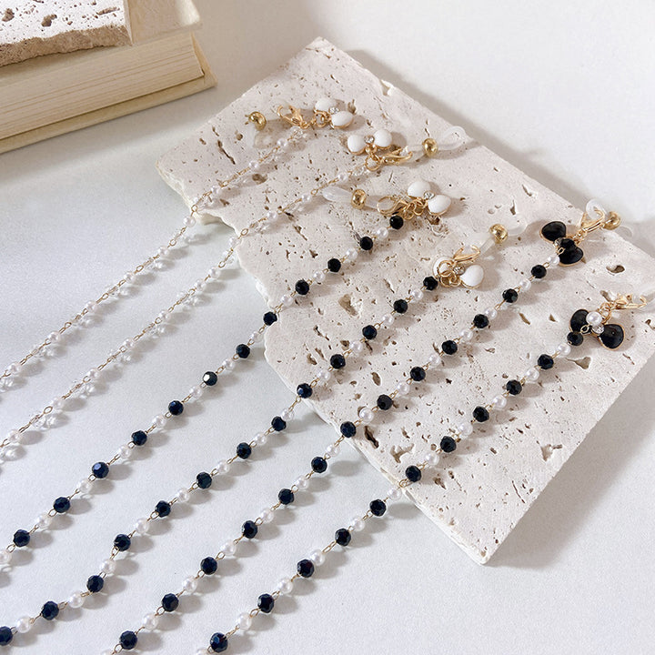 Elegant earrings with pearls and flower pendants Bowlift