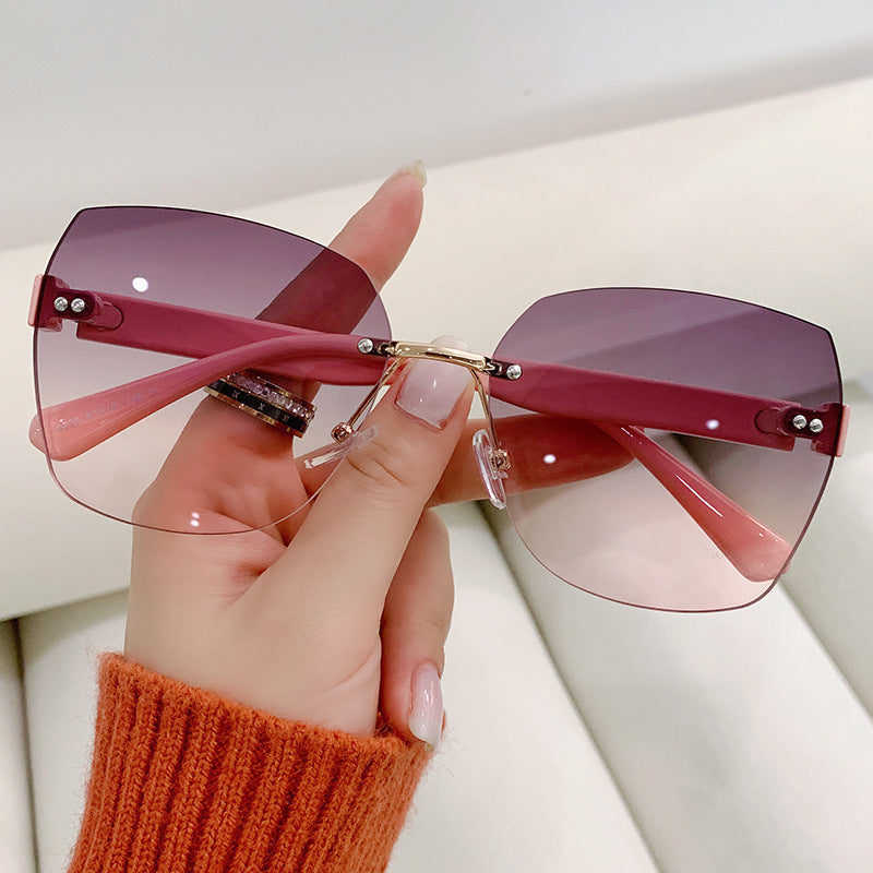 Women's Fashion Tortoiseshell Sunglasses with Golden Accents Bowlift