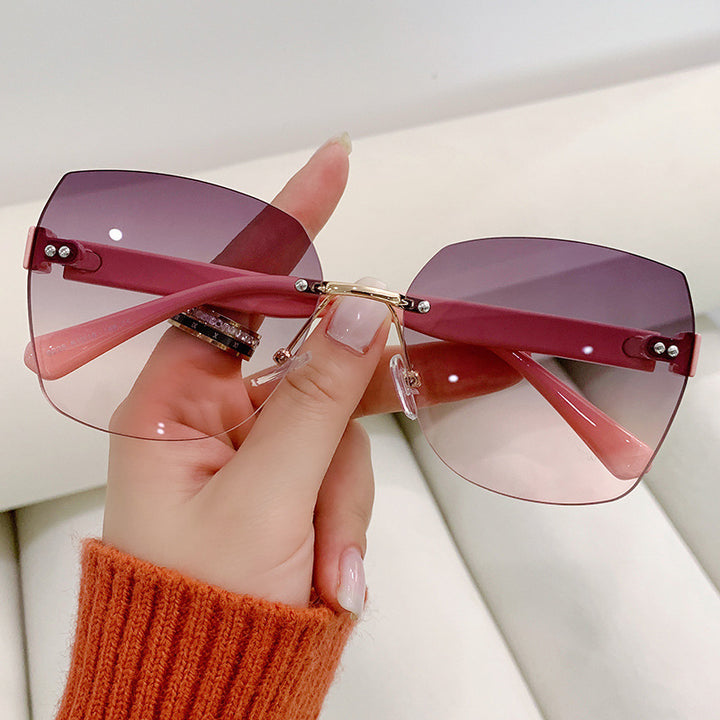 Women's Fashion Tortoiseshell Sunglasses with Golden Accents Bowlift