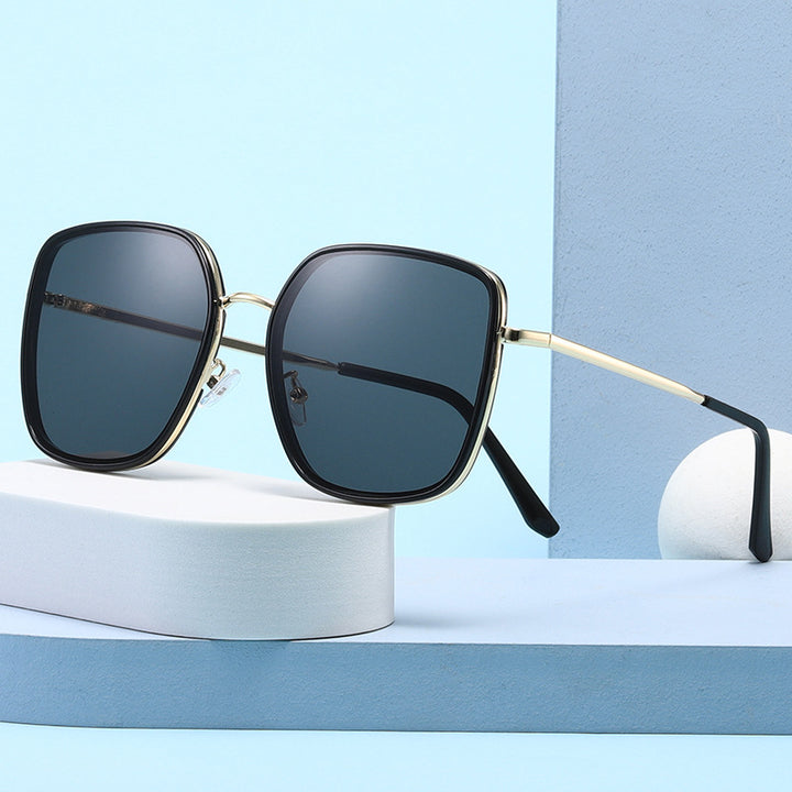 Ladies square sunglasses with luxurious metal frame and UV protection Bowlift
