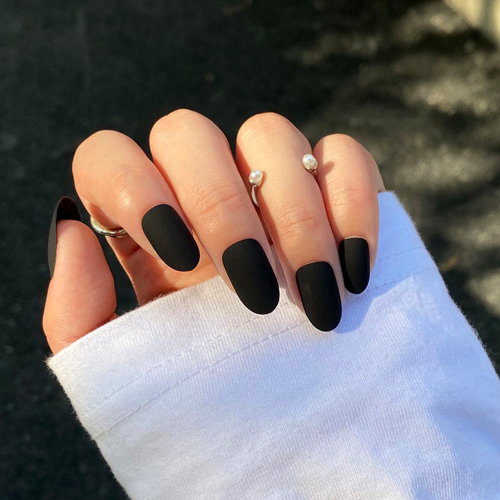 Artificial nail extensions in modern design Bowlift