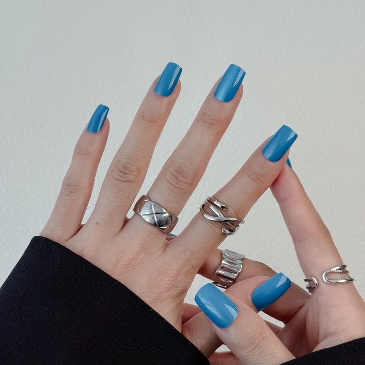 Long-lasting acrylic nails Bowlift