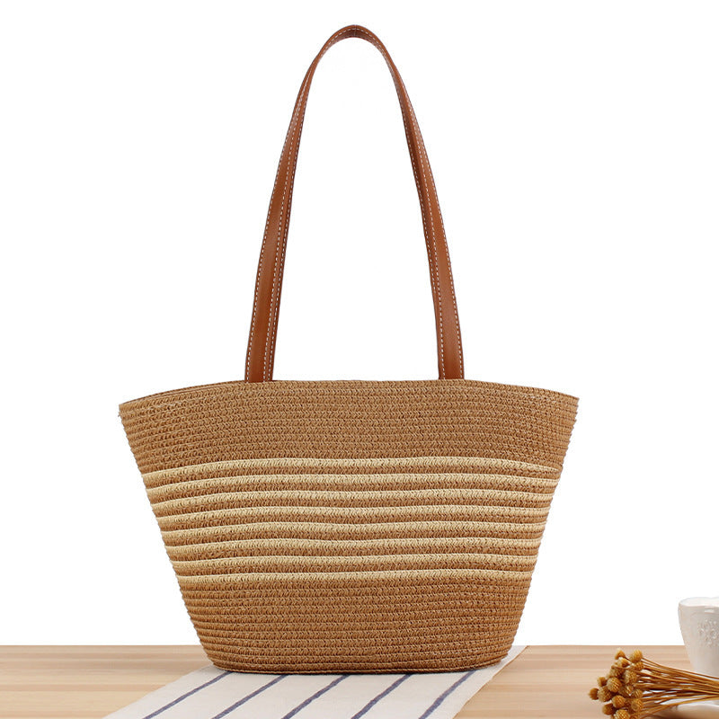Tote bag with structured design made of natural wicker Bowlift