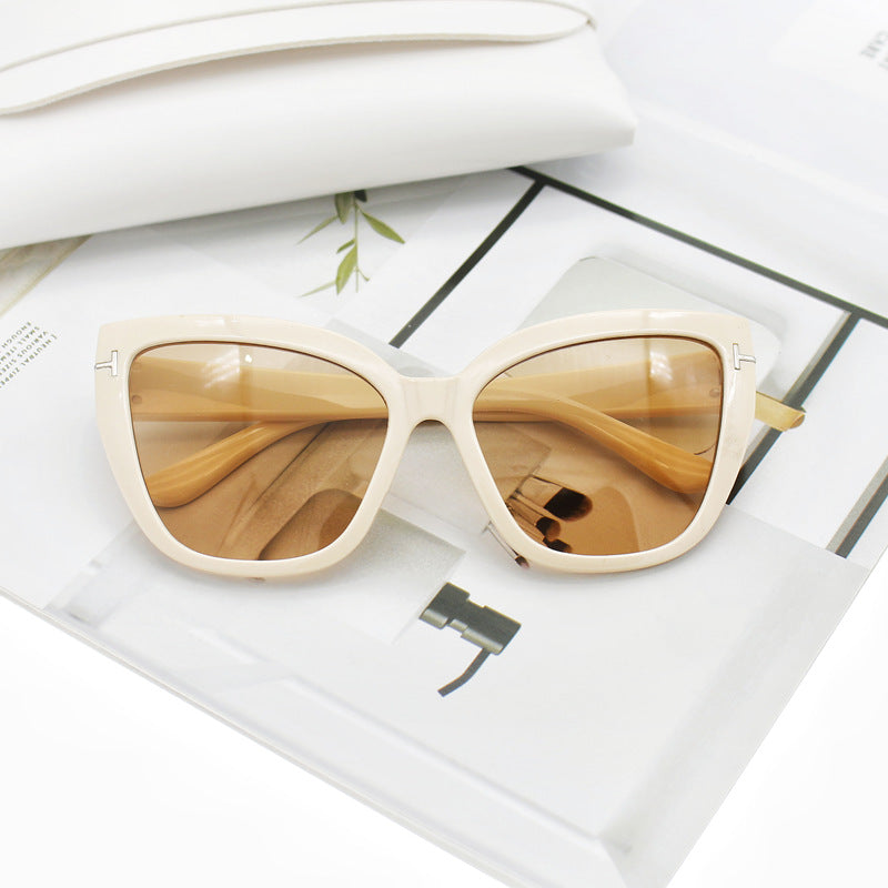 Women's Cat-Eye Sunglasses with Elegant Accents Bowlift