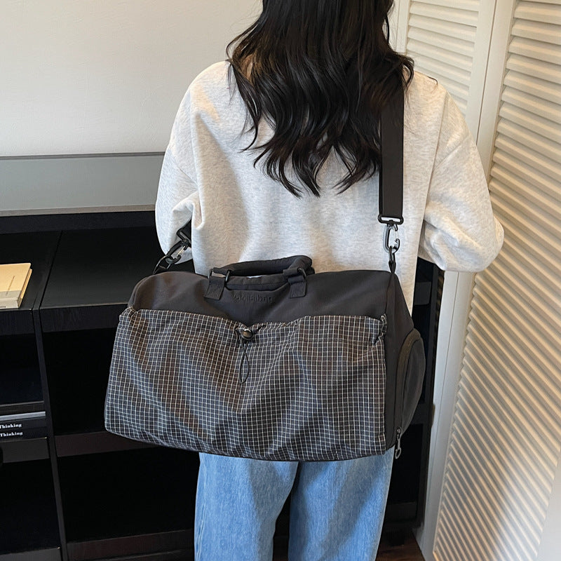 Sporty travel bag with padded carrying handle Bowlift