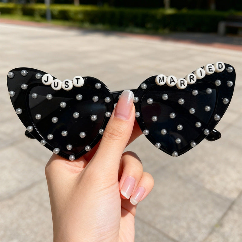 Novelty Heart-Shaped Sunglasses Bowlift