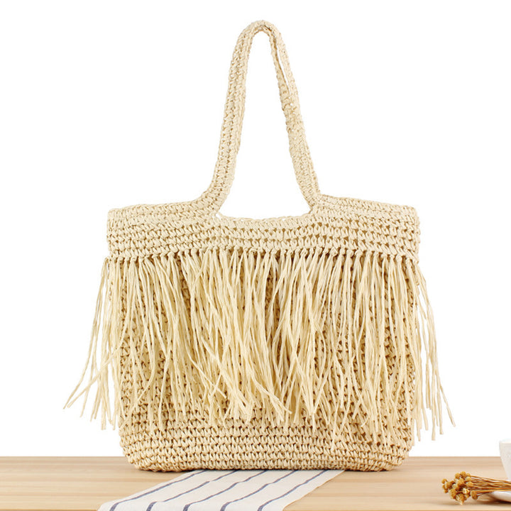 Designer straw bag with fringe decoration Bowlift