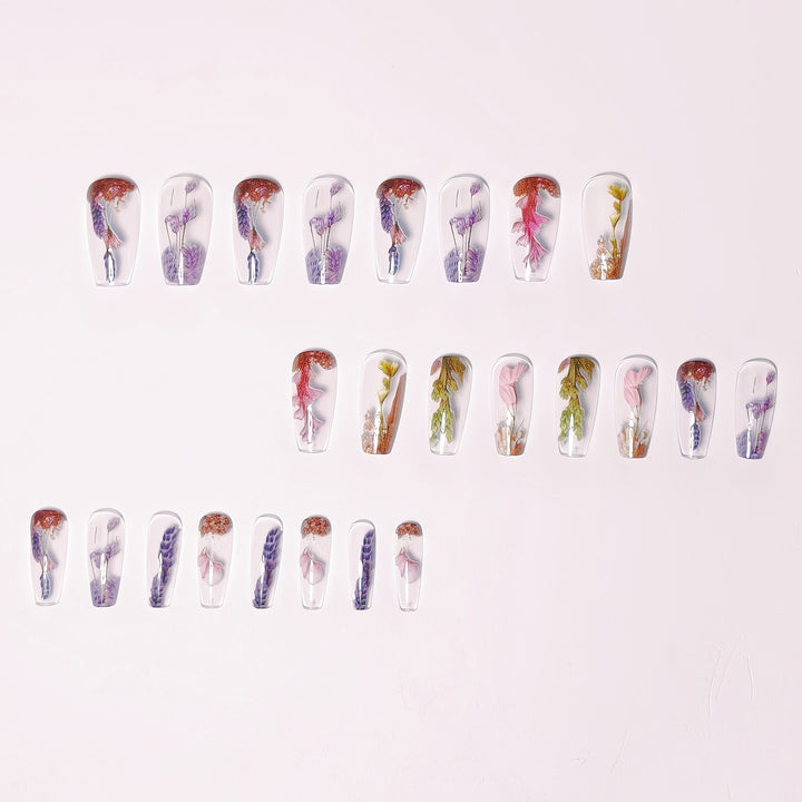 Artificial nails with dried flowers Bowlift