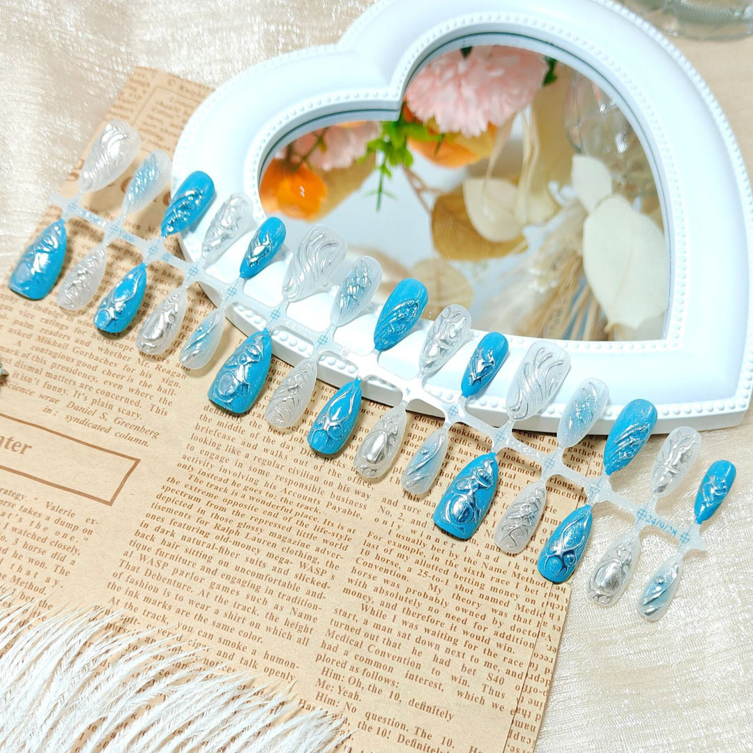 Creative artificial nails with shiny silver and turquoise tones Bowlift