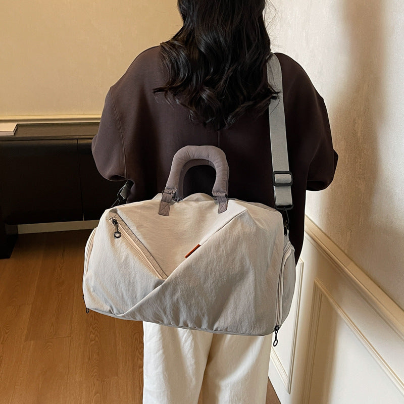 Sporty Travel Bag With Innovative Design Bowlift